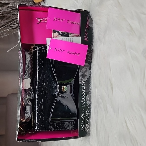 Betsey Johnson Black Leopard w/ Bow Crossbody Purse & Floral Card Case Gift Set - Picture 2 of 16
